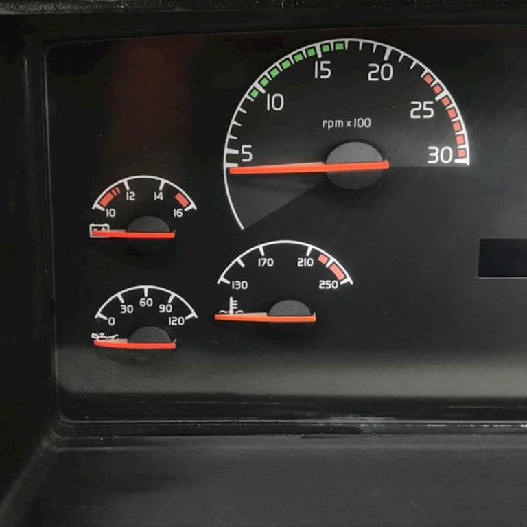 Volvo 20559343-P01 instrument cluster from 2008 Volvo VNM, used - view 2 of 7