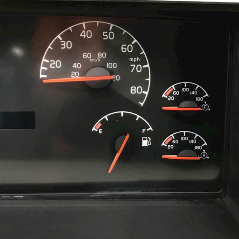 Volvo 20559343-P01 instrument cluster from 2008 Volvo VNM, used - view 3 of 7