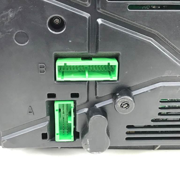 Volvo 20559343-P01 instrument cluster from 2008 Volvo VNM, used - view 5 of 7