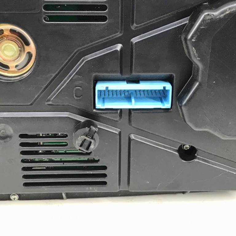 Volvo 20559343-P01 instrument cluster from 2008 Volvo VNM, used - view 6 of 7