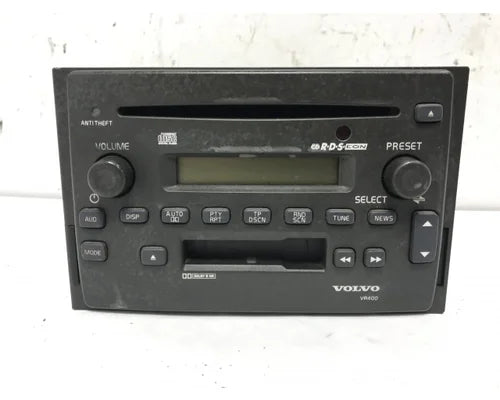 Volvo 20561223 CD player radio from 2006 Volvo VT, used