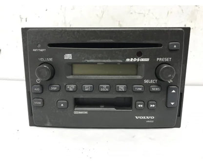 Volvo 20561223 CD player radio from 2006 Volvo VT, used