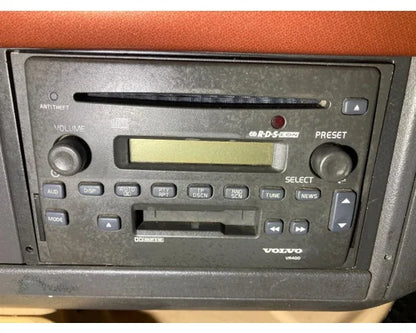 Volvo 20561223 CD player radio from 2006 Volvo VT, used - view 4 of 4