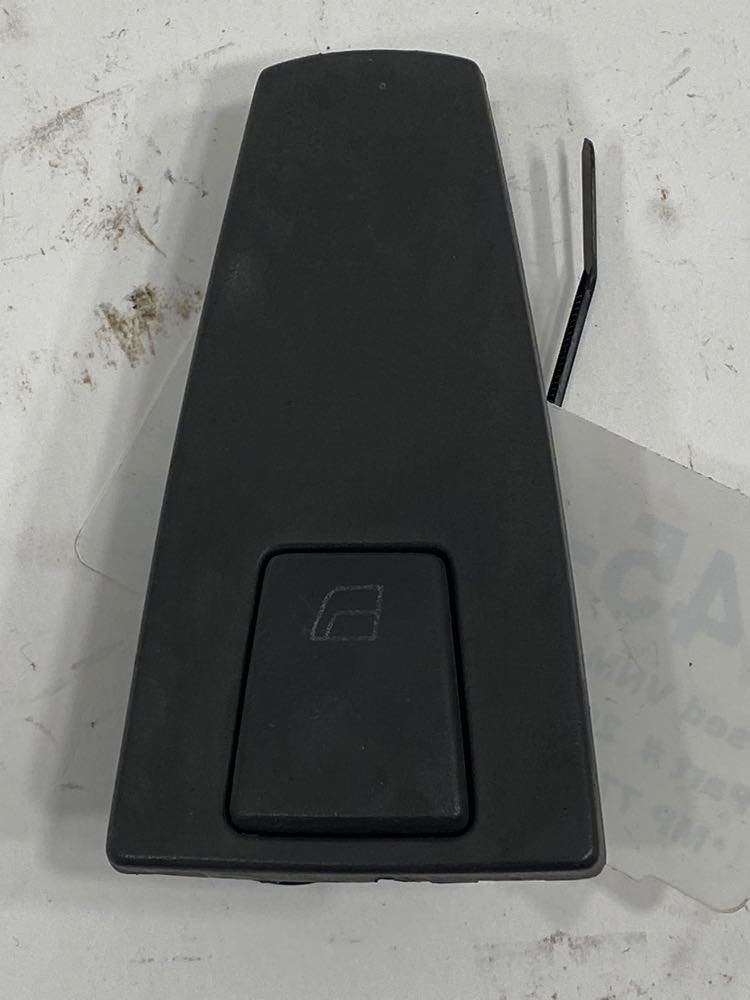 Volvo 20752919 passenger side (RH) window switch from 2008 Volvo VNM GEN 2, used