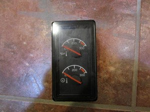 Volvo 20896760-P01 oil / transmission temperature gauge from 2007 Volvo VNL, used