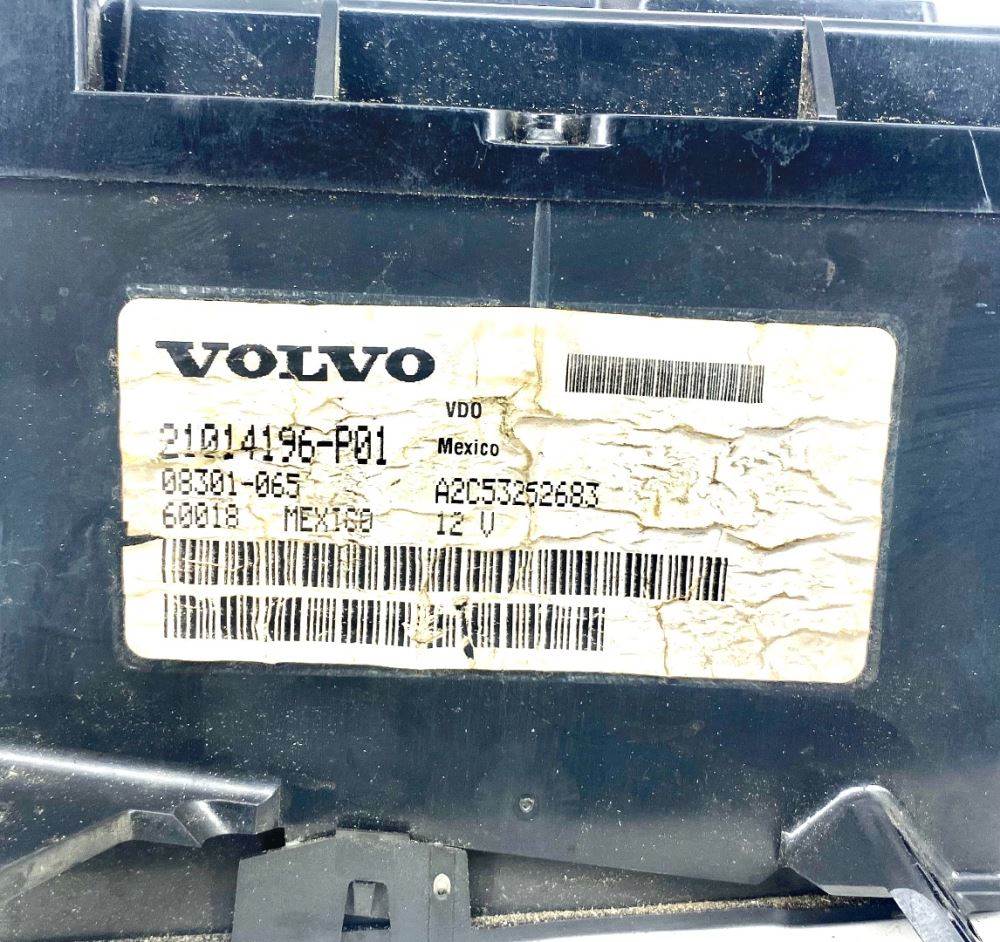 Volvo 21014196-P01 instrument cluster from 2009 Volvo VNL, used - view 3 of 3