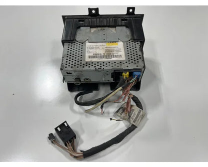 Volvo 21336595 radio / CD player from 2010 Volvo VNL, used