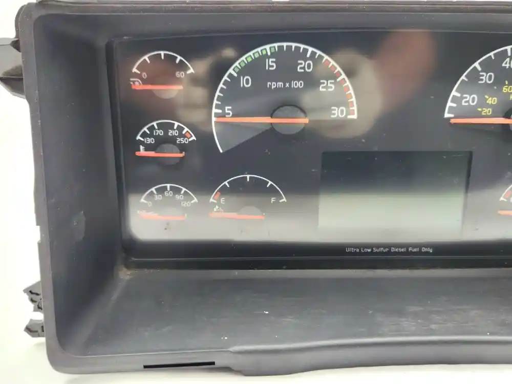 Volvo 21546092-P02 instrument cluster from 2012 Volvo VNL, used - view 3 of 8