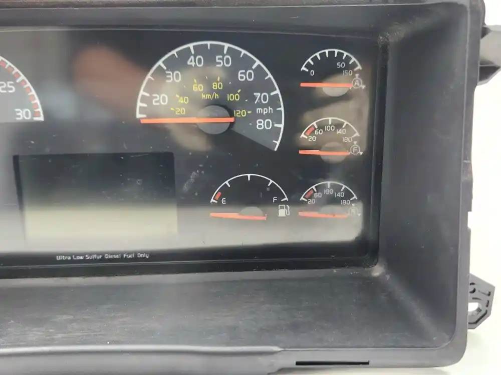 Volvo 21546092-P02 instrument cluster from 2012 Volvo VNL, used - view 4 of 8