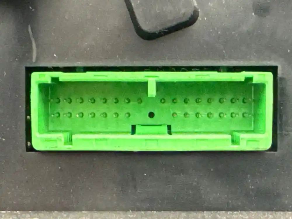 Volvo 21546092-P02 instrument cluster from 2012 Volvo VNL, used - view 6 of 8