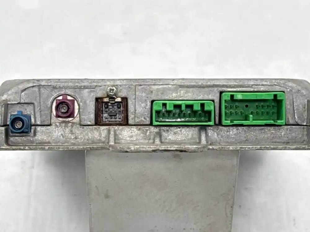 Volvo 21985688.P01 telematic gateway module from 2014 Volvo VNL, used - view 2 of 4