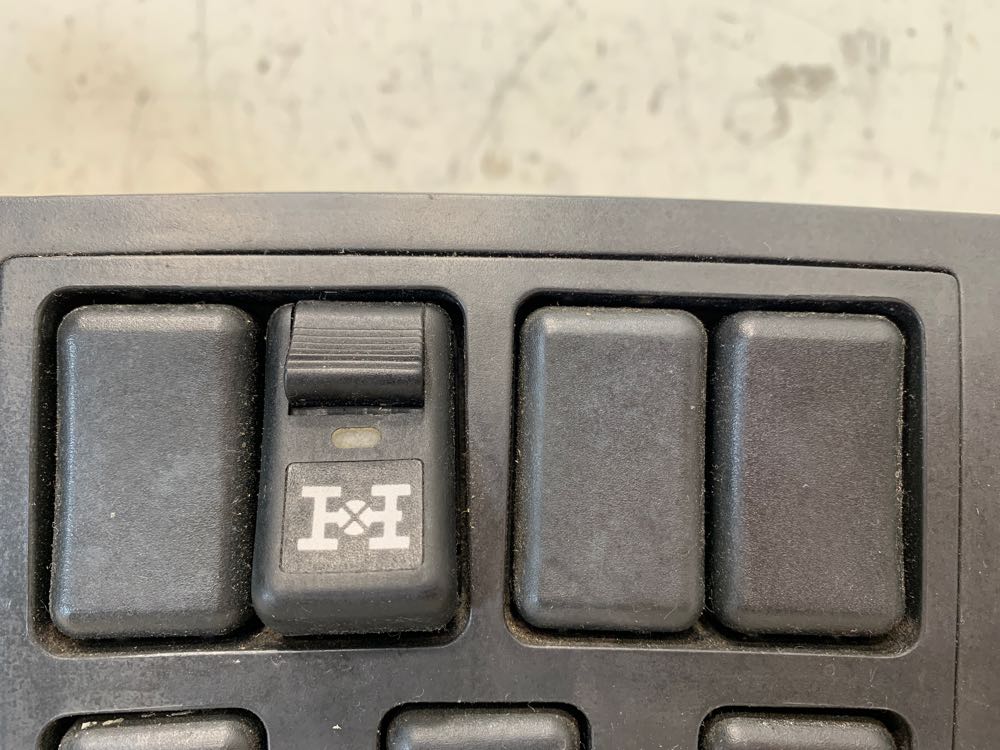 Volvo 3175580 switch panel from 2004 Volvo VNL, used - view 2 of 6