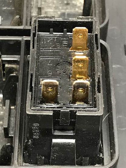 Volvo 3175601 switch panel (lights / traction control / fifth wheel) from 2009 Volvo VNM, used