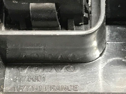 Volvo 3175601 switch panel (lights / traction control / fifth wheel) from 2009 Volvo VNM, used - view 4 of 4