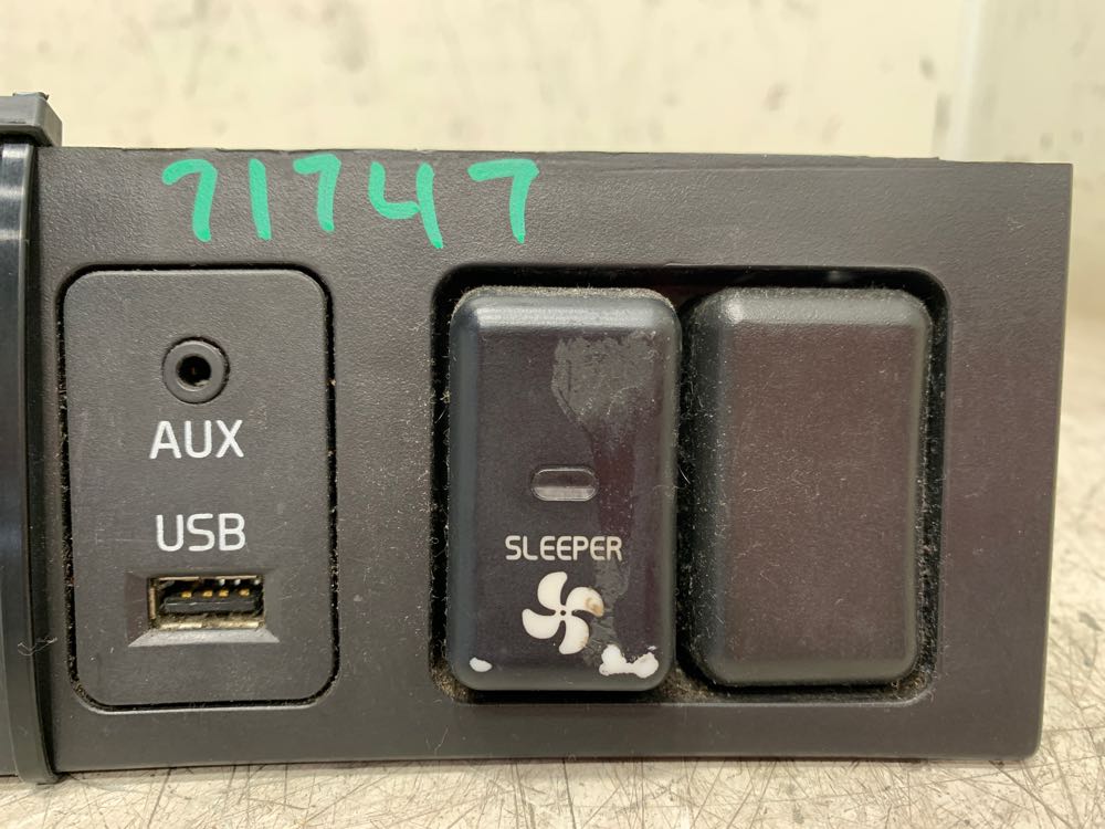 Volvo 3175616 switch panel from 2013 Volvo VNL, used - view 3 of 4