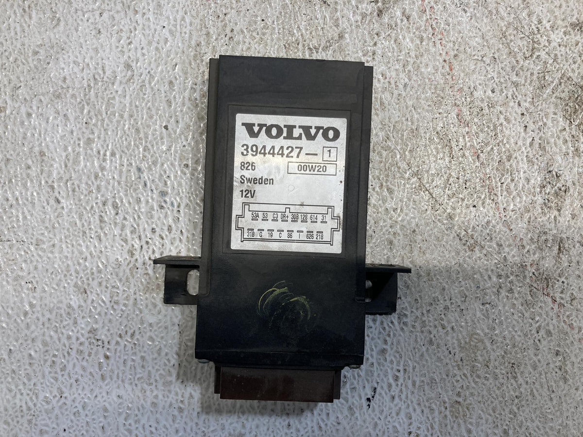Volvo 3944427-1 wiper control module from 2013 Volvo VNL, used