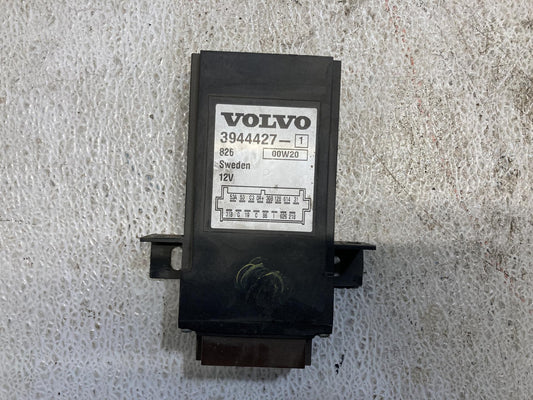 Volvo 3944427-1 wiper control module from 2013 Volvo VNL, used