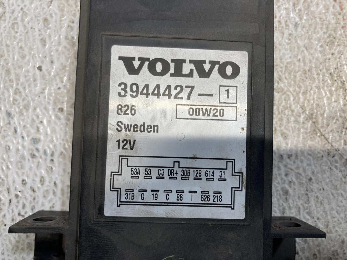 Volvo 3944427-1 wiper control module from 2013 Volvo VNL, used - view 2 of 3