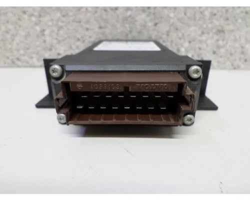 Volvo 3944427-2 wiper control module from 1999 Volvo VN, used - view 3 of 4