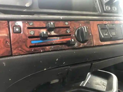 Volvo 3981316 heater / A/C control panel from 2003 Volvo VNL, used