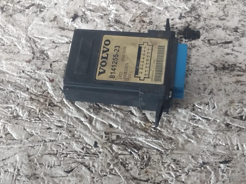Volvo 8141255-23 dash control module from 2000 Volvo VNL, used - view 2 of 3