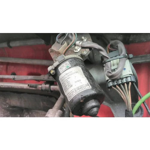 Volvo 85150366 windshield wiper motor from 2015 Volvo VNL, used