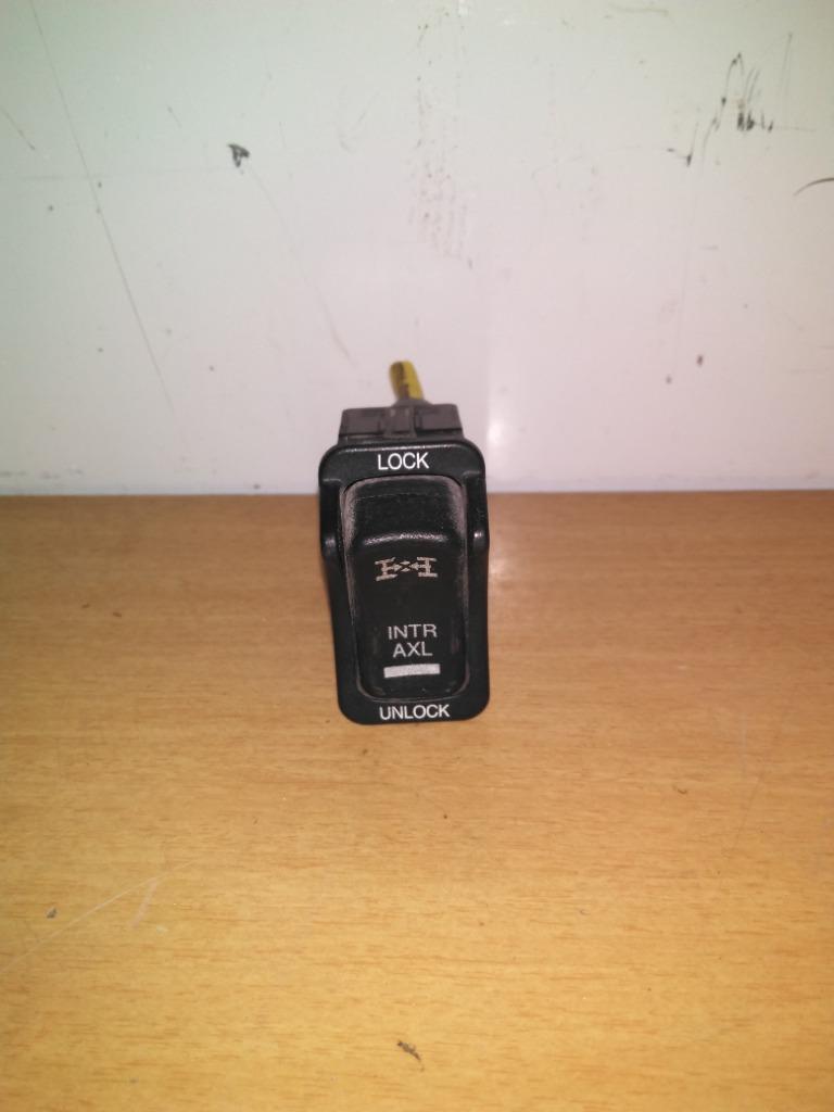 Western Star GTD3280-19 interaxle lock switch from 2014 Western Star 4700, used