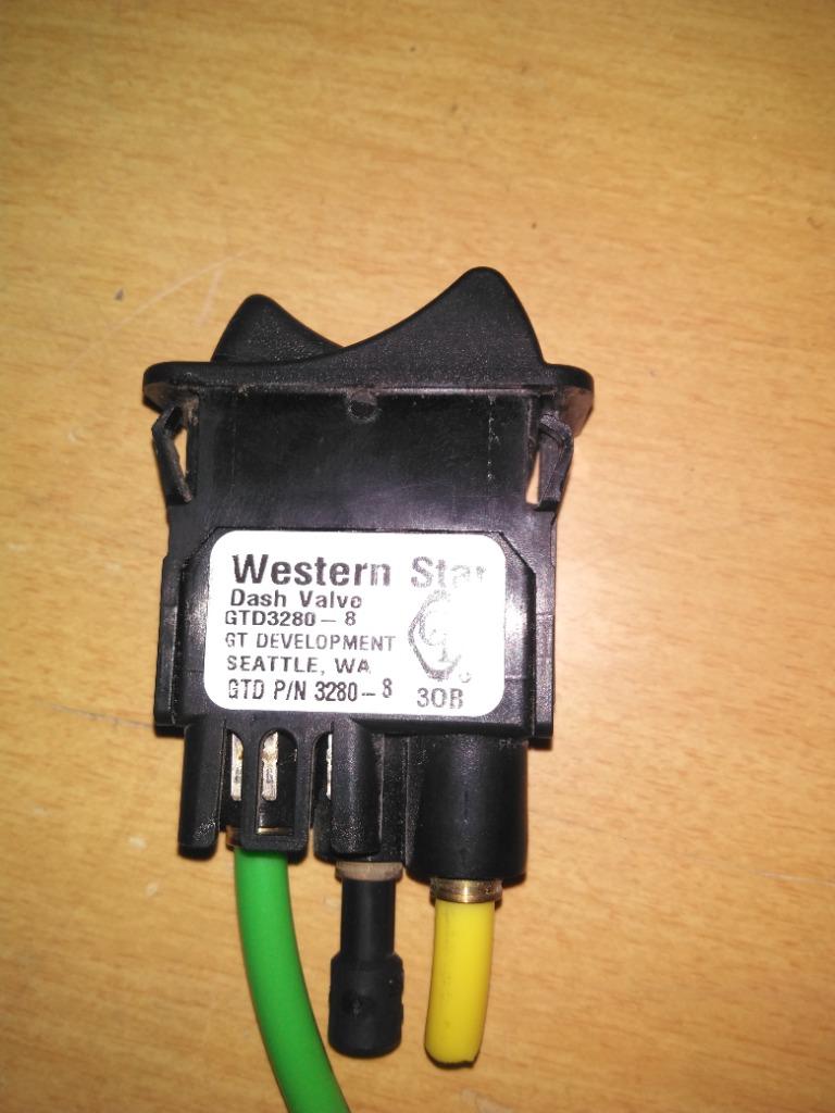 Western Star GTD3280-8 fifth wheel lock switch from 2014 Western Star 4700, used - view 2 of 2